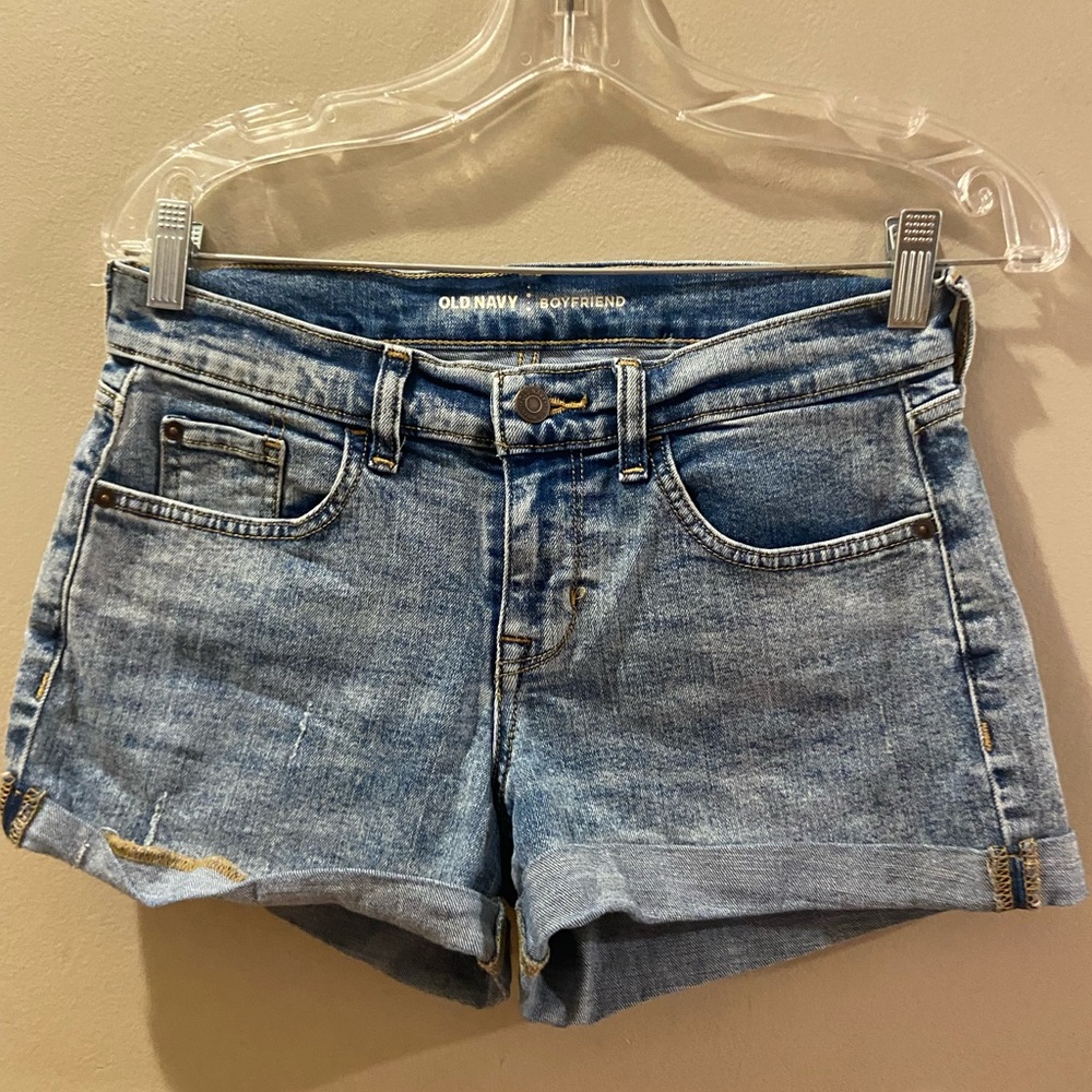 Old Navy Boyfriend Jean shorts size 2. {1044}